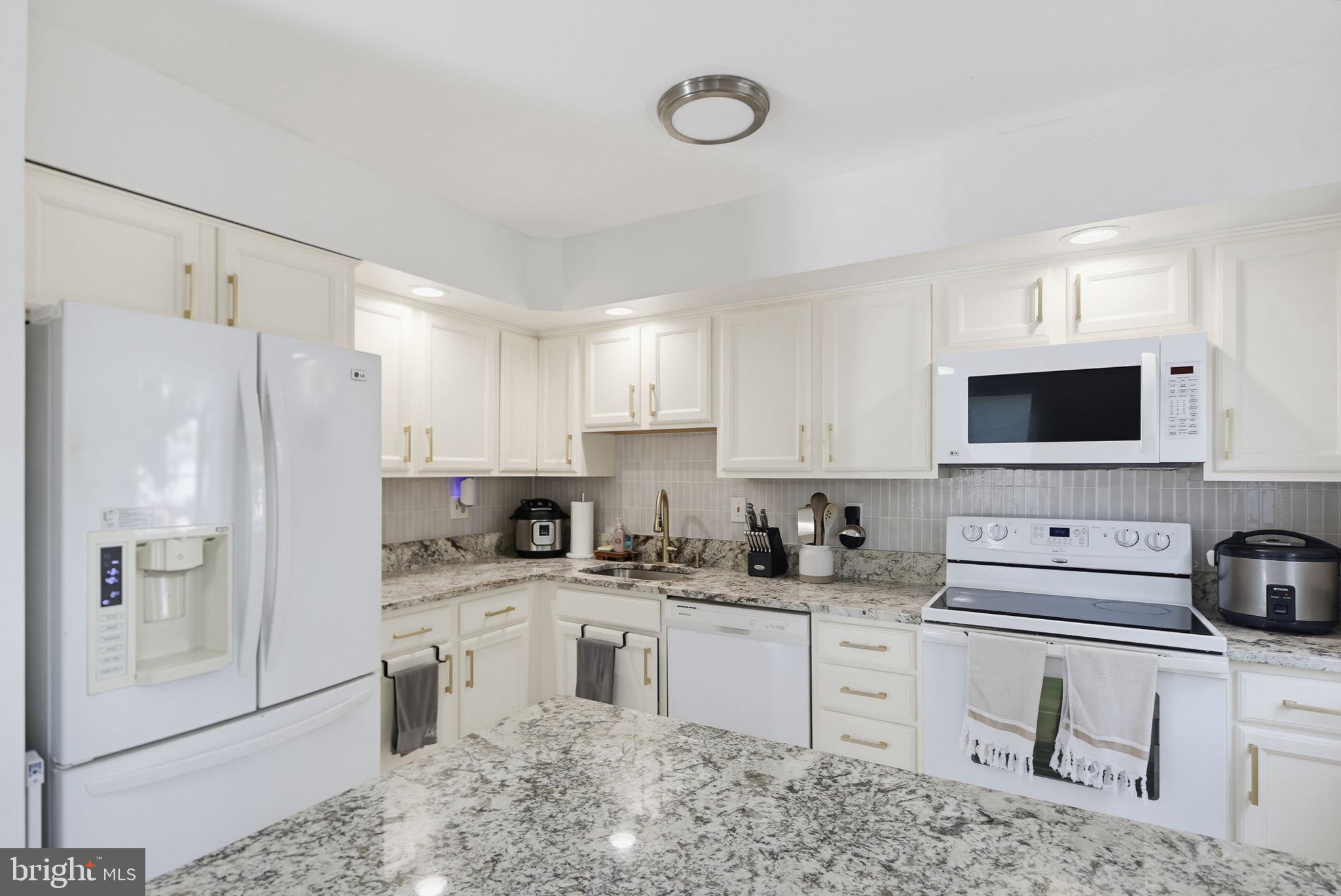 ELIZABETHS LANDING - Residential