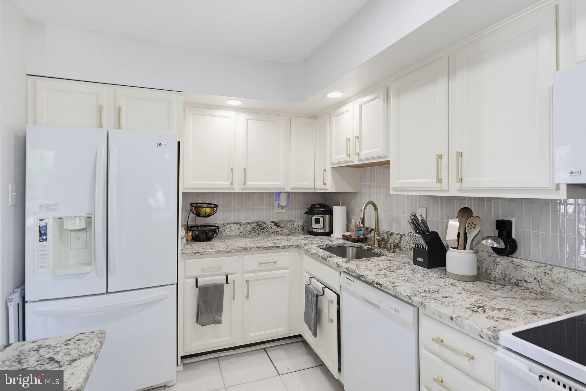 ELIZABETHS LANDING - Residential
