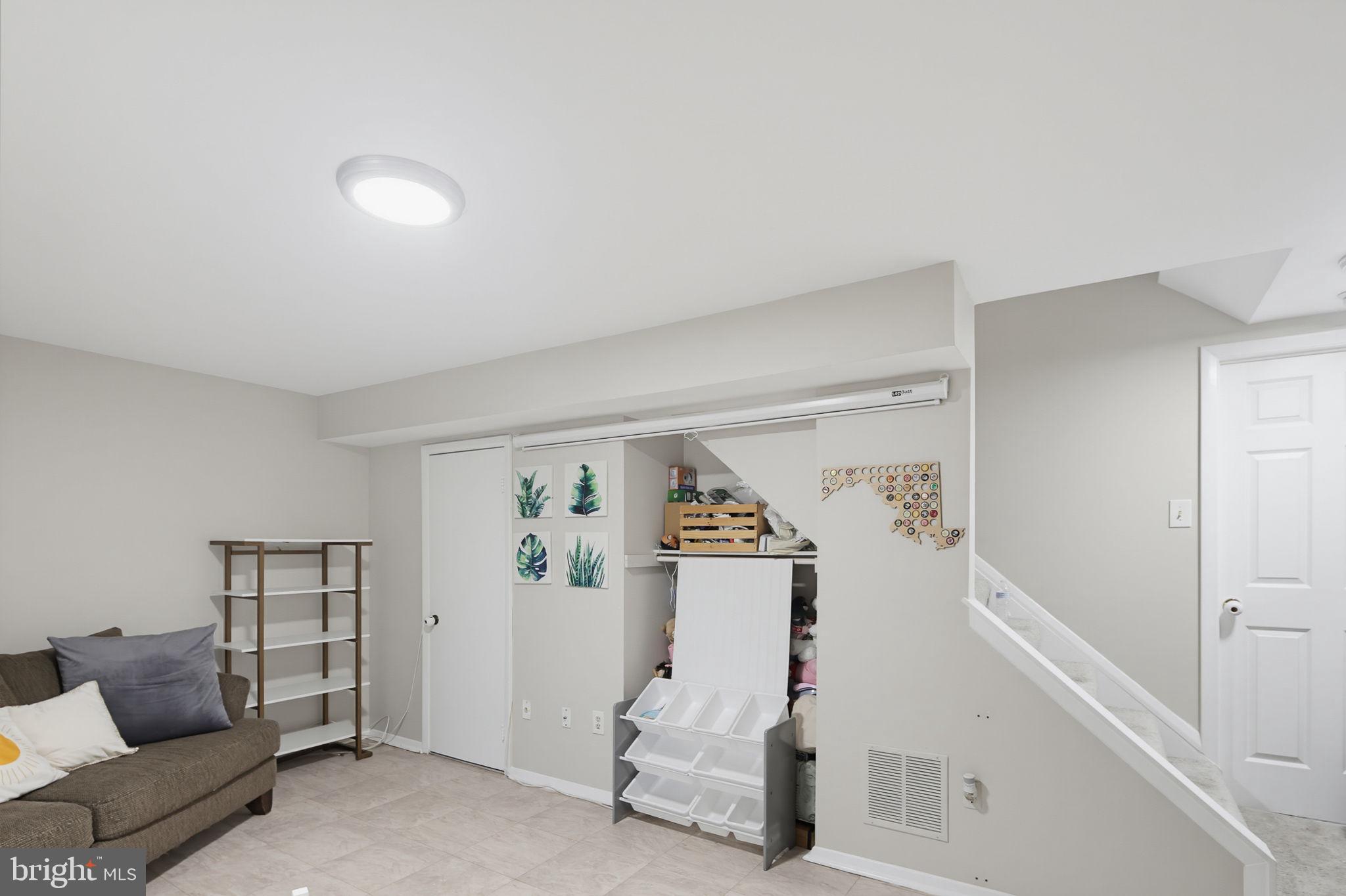 ELIZABETHS LANDING - Residential