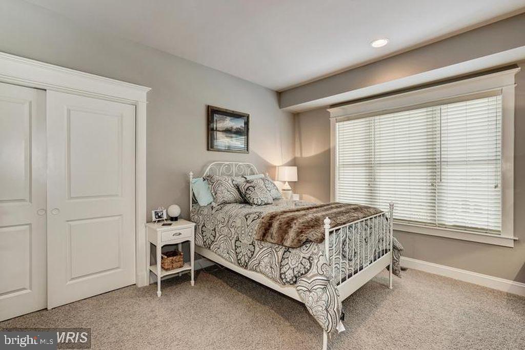 ADDISON HEIGHTS - Residential