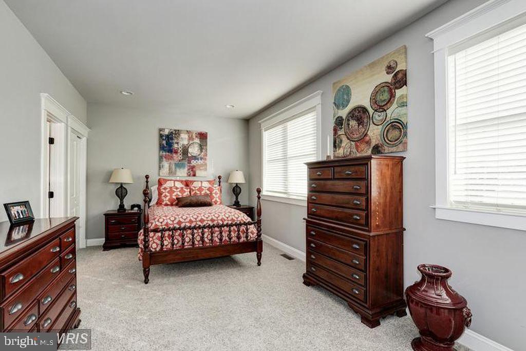 ADDISON HEIGHTS - Residential