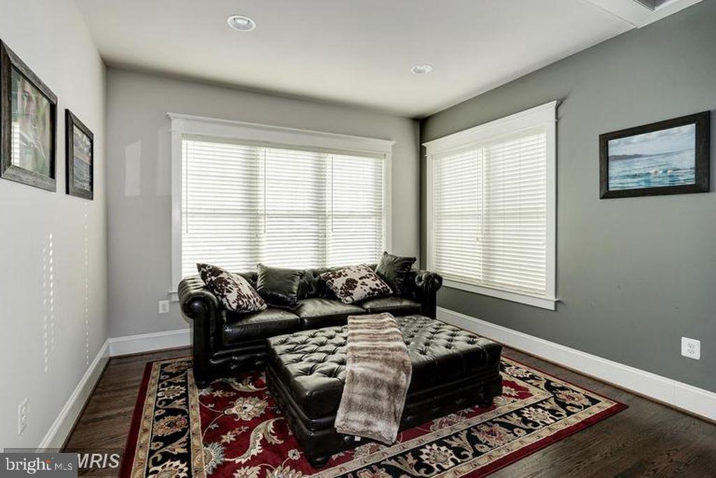 ADDISON HEIGHTS - Residential