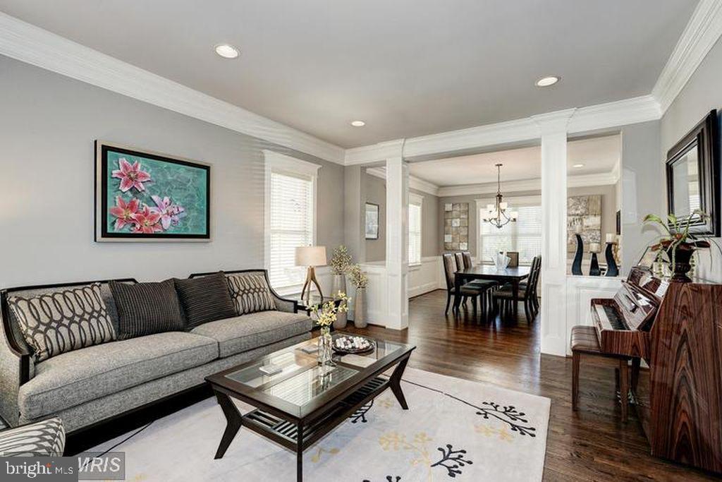 ADDISON HEIGHTS - Residential