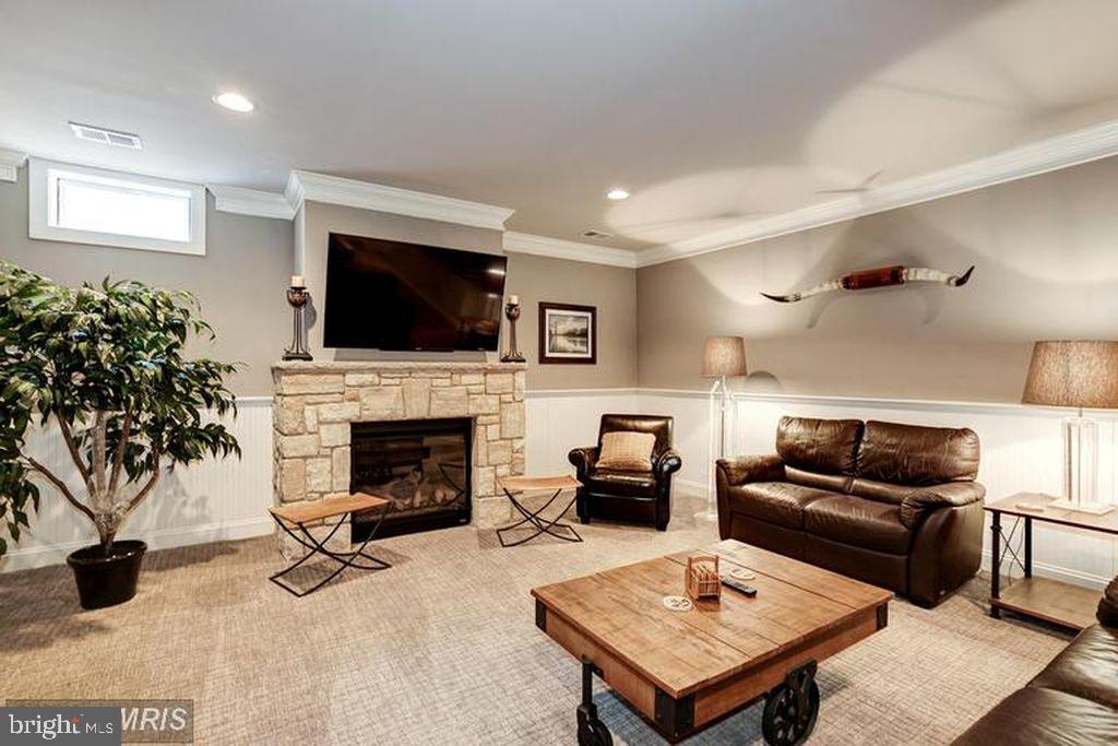 ADDISON HEIGHTS - Residential