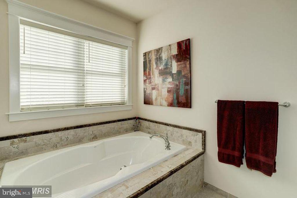 ADDISON HEIGHTS - Residential