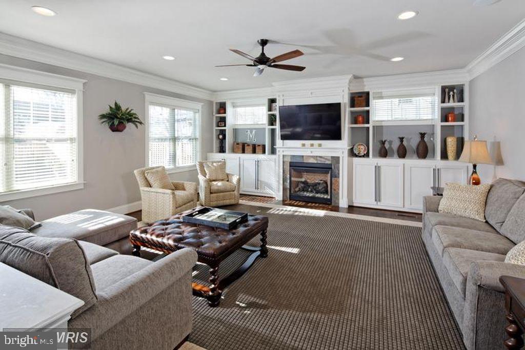 ADDISON HEIGHTS - Residential