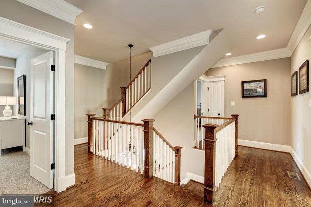 ADDISON HEIGHTS - Residential