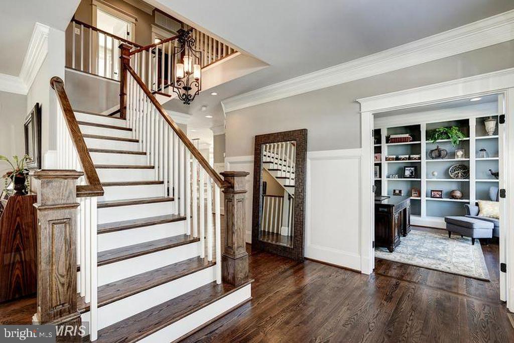 ADDISON HEIGHTS - Residential