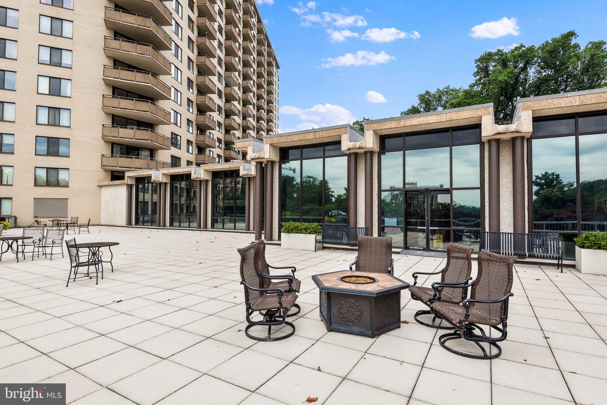 PROMENADE TOWERS - Residential