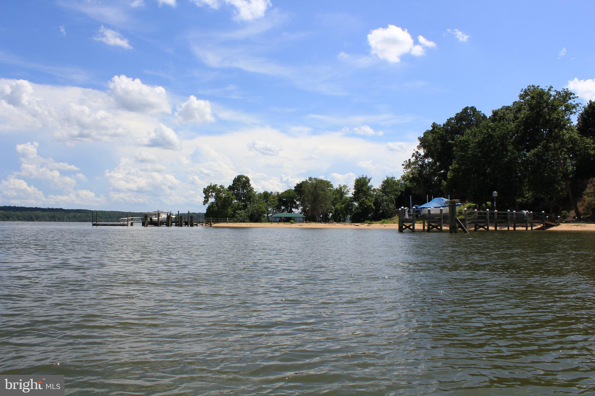 HALLOWING POINT RIVER ESTATES - Residential