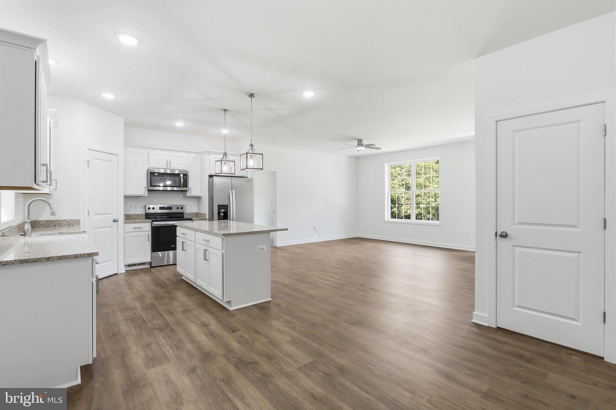 TWIN LAKES EAST - Residential