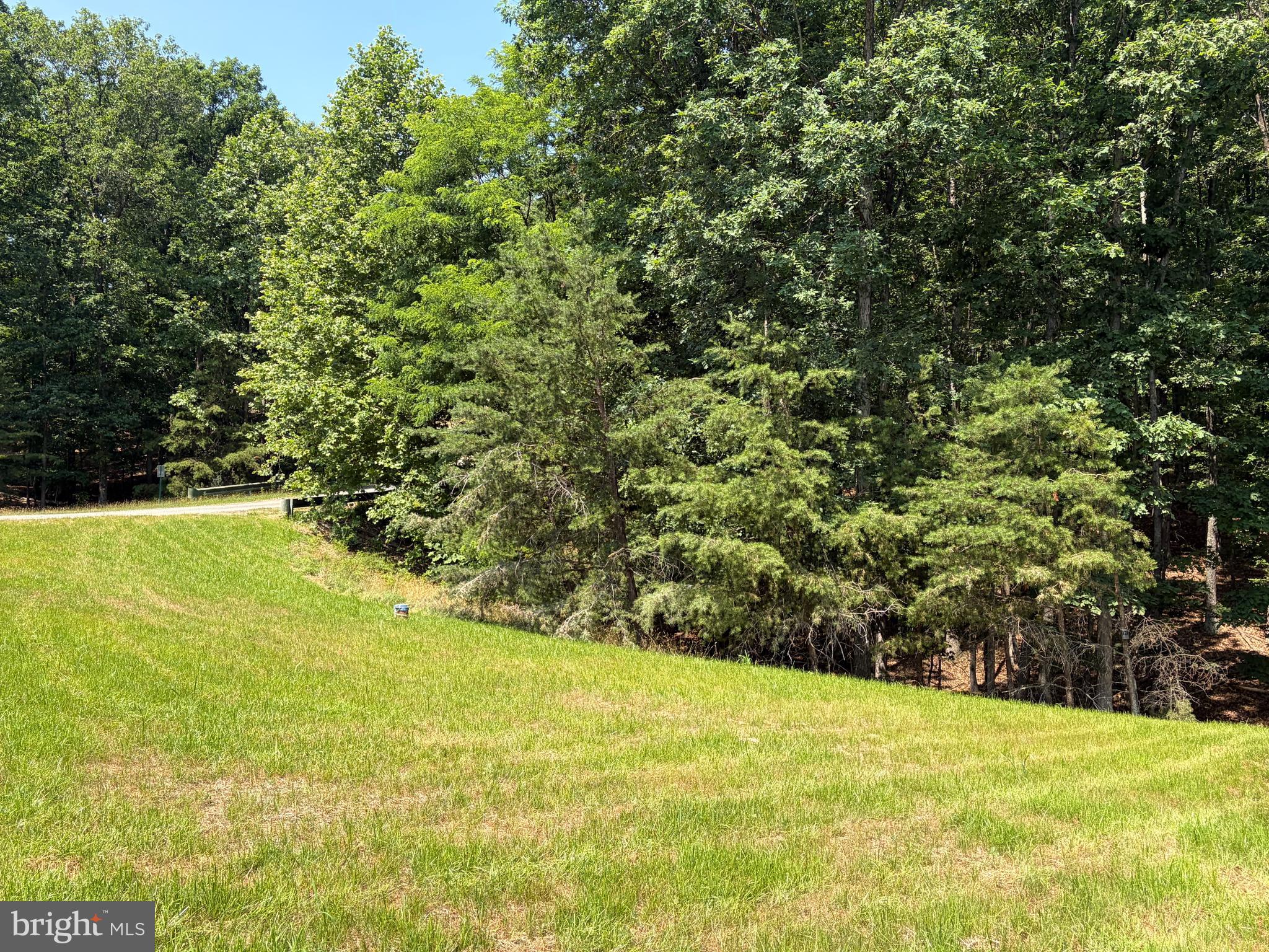 TWIN LAKES EAST - Residential