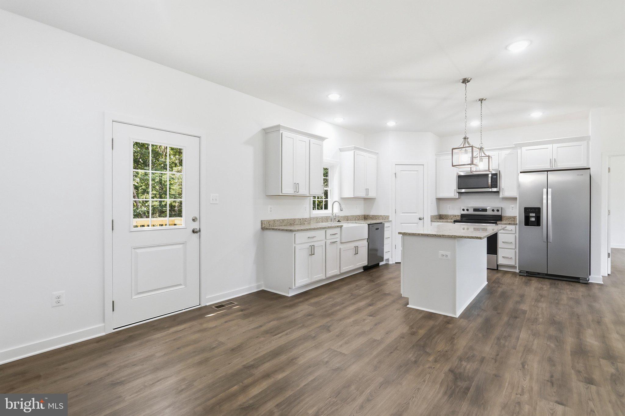 TWIN LAKES EAST - Residential