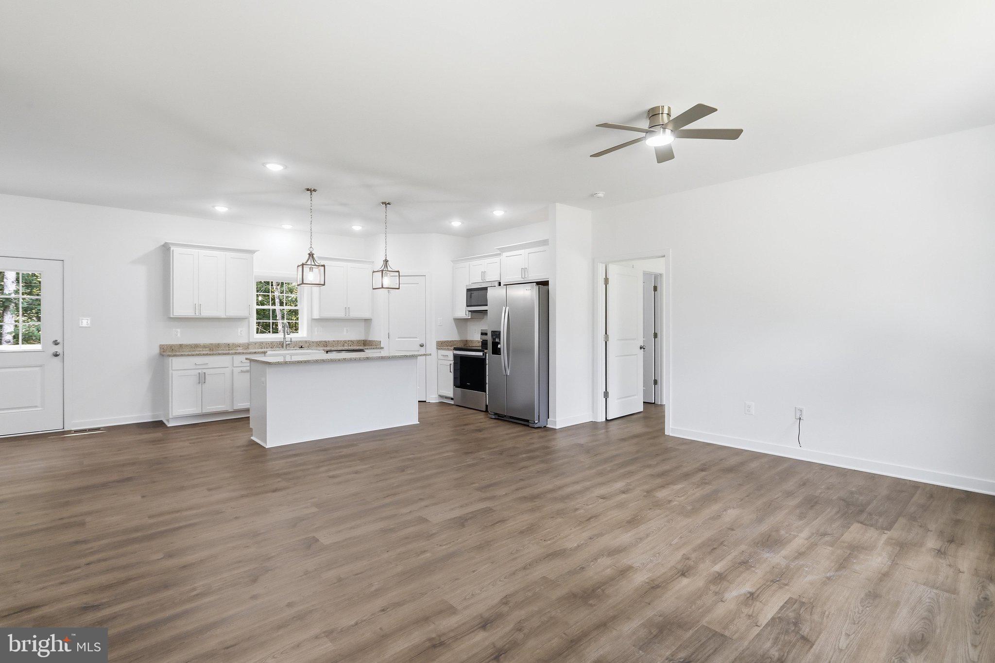 TWIN LAKES EAST - Residential