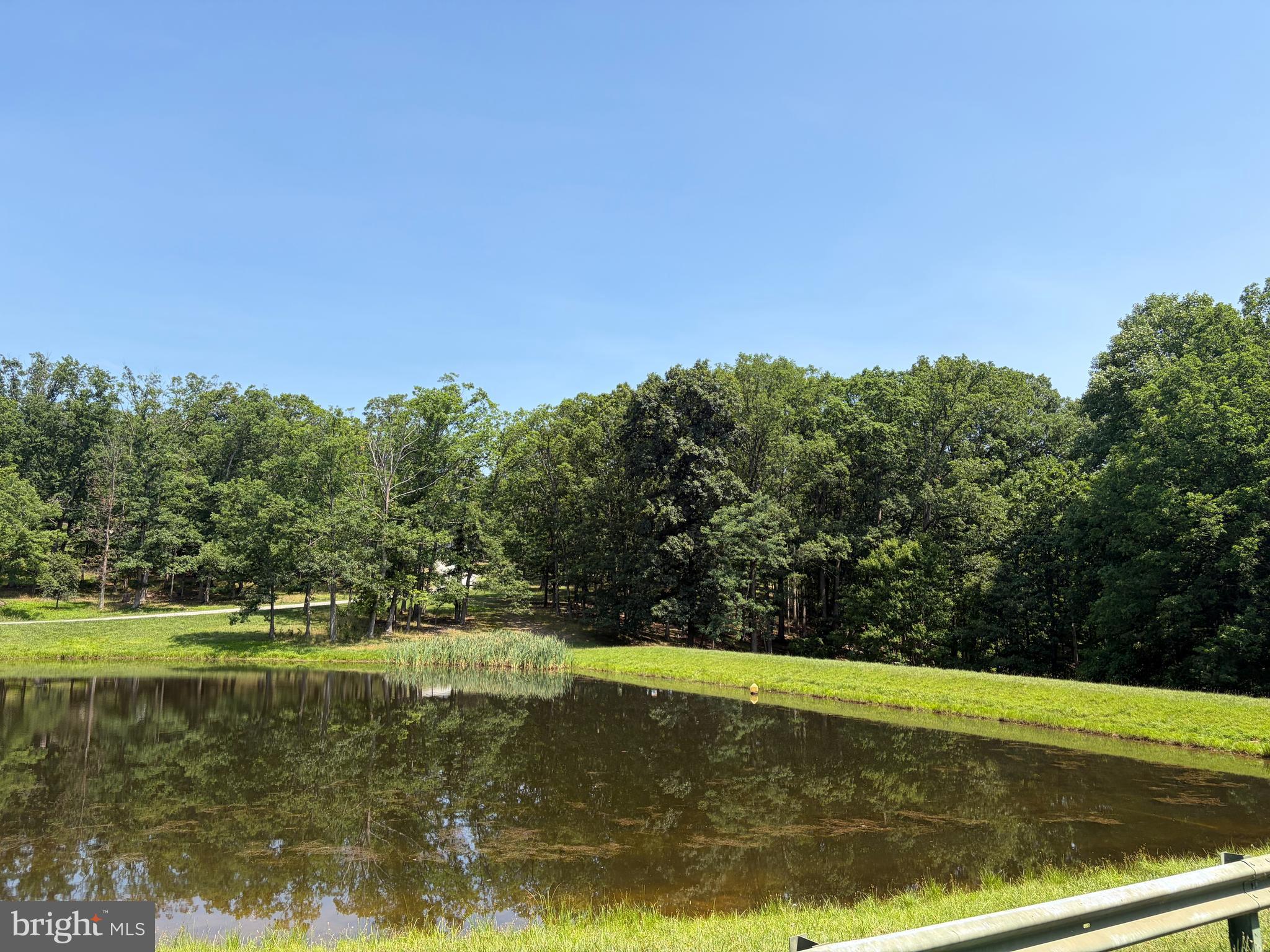 TWIN LAKES EAST - Residential