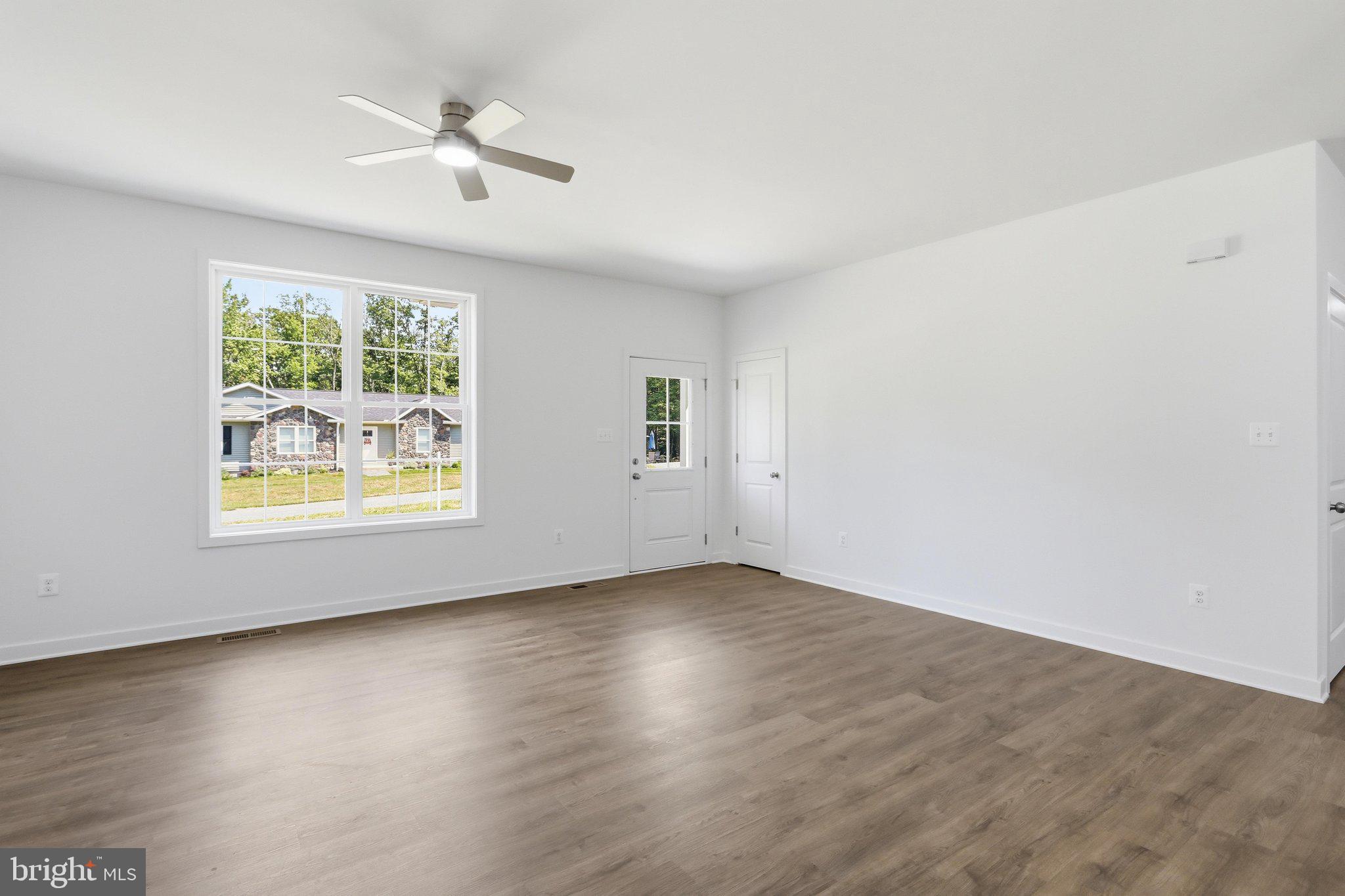 TWIN LAKES EAST - Residential