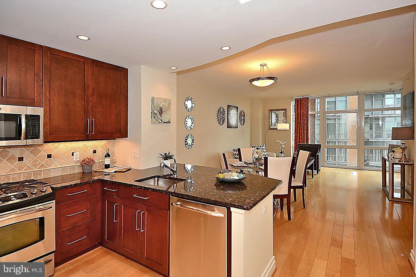 ONE PARK CREST - Residential Lease