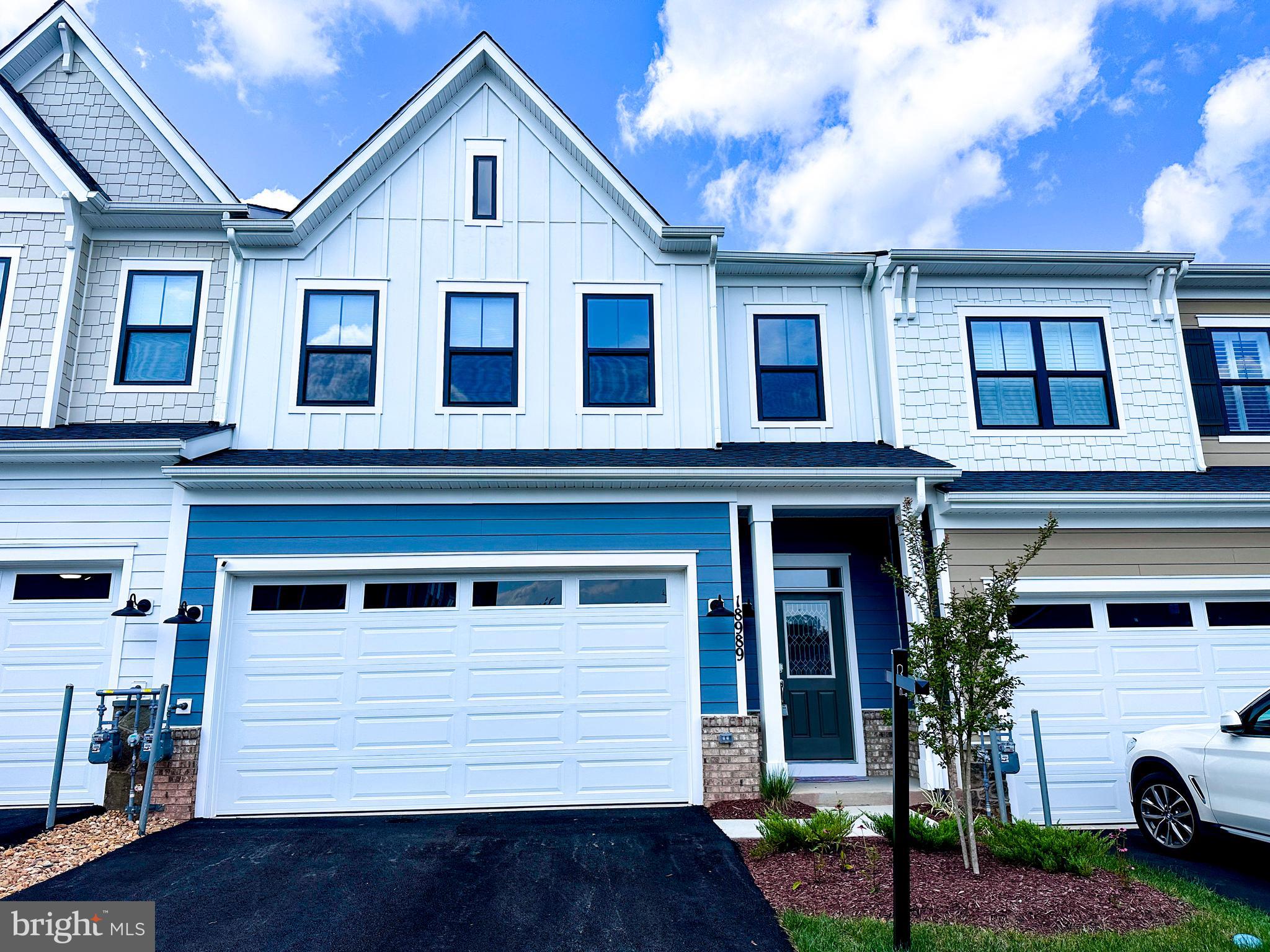 CADENCE AT LANSDOWNE - Residential