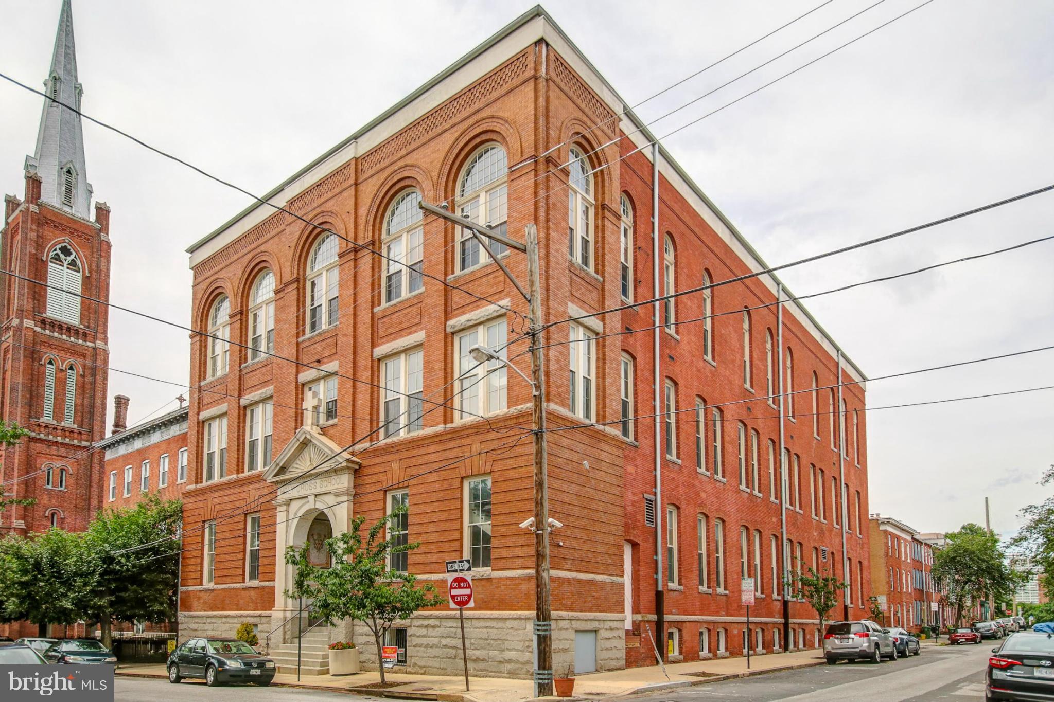 ONE OF A KIND! 30+ ft towering ceilings w/ great city views in this unique condo conversion. It is a must see, but some highlights: PARKING,Sun filled, open floor plan, beautiful hardwood flrs, kitchen w/ SS applncs, granite breakfast bar & entertainment bar which opens to living area, endless possibilities w/ 2 loft spaces, Master suite & all BATHROOMS JUST UPDATED & in the HEART of FEDERAL HILL.