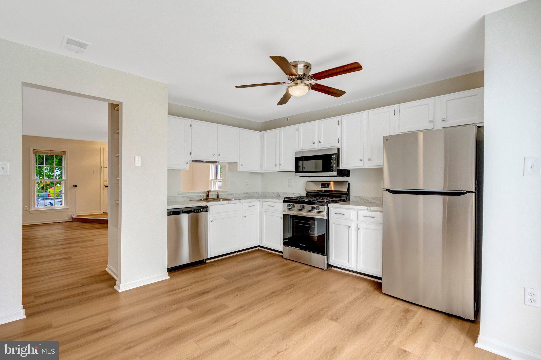 SARATOGA TOWNHOUSES - Residential