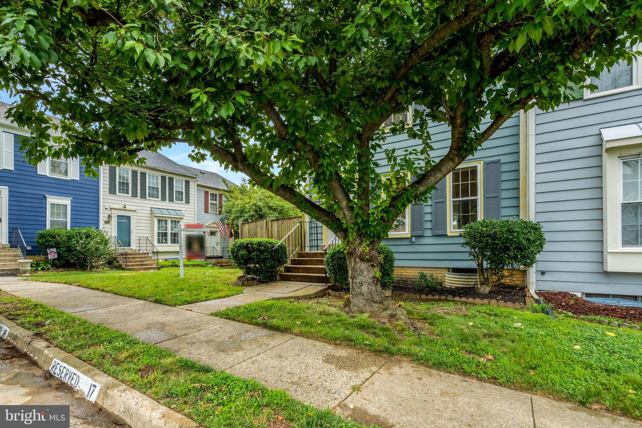 SARATOGA TOWNHOUSES - Residential