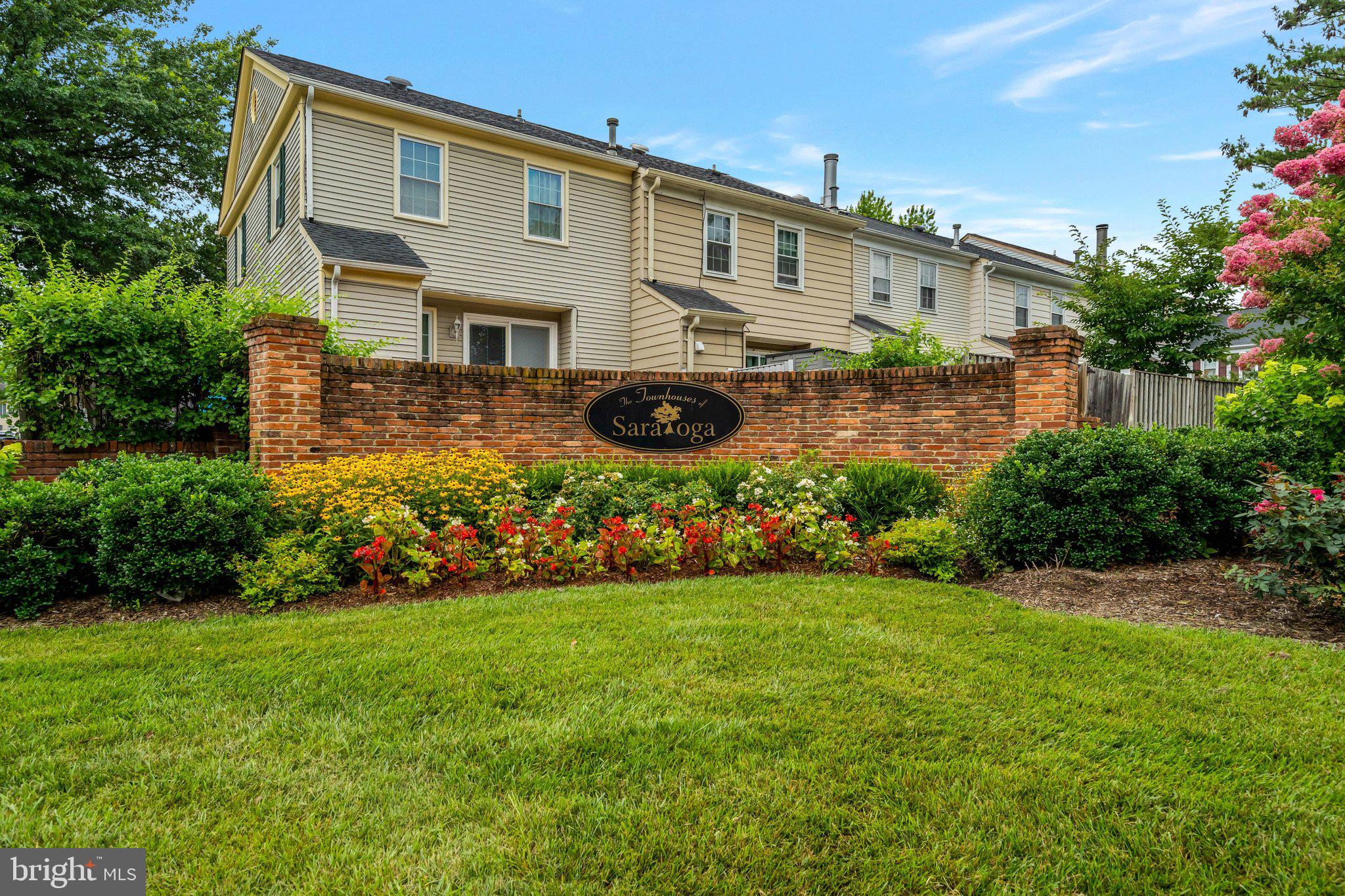 SARATOGA TOWNHOUSES - Residential