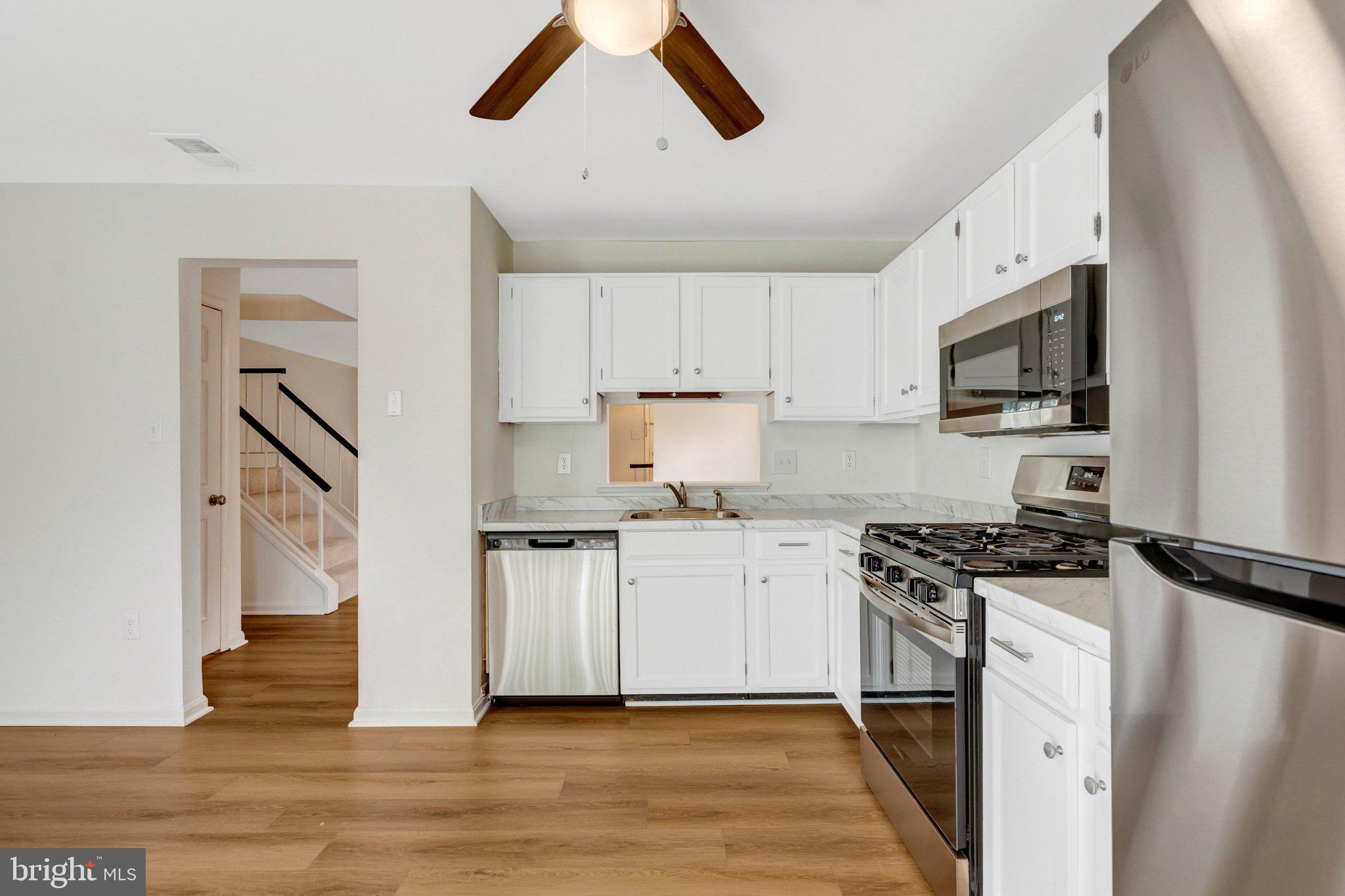 SARATOGA TOWNHOUSES - Residential