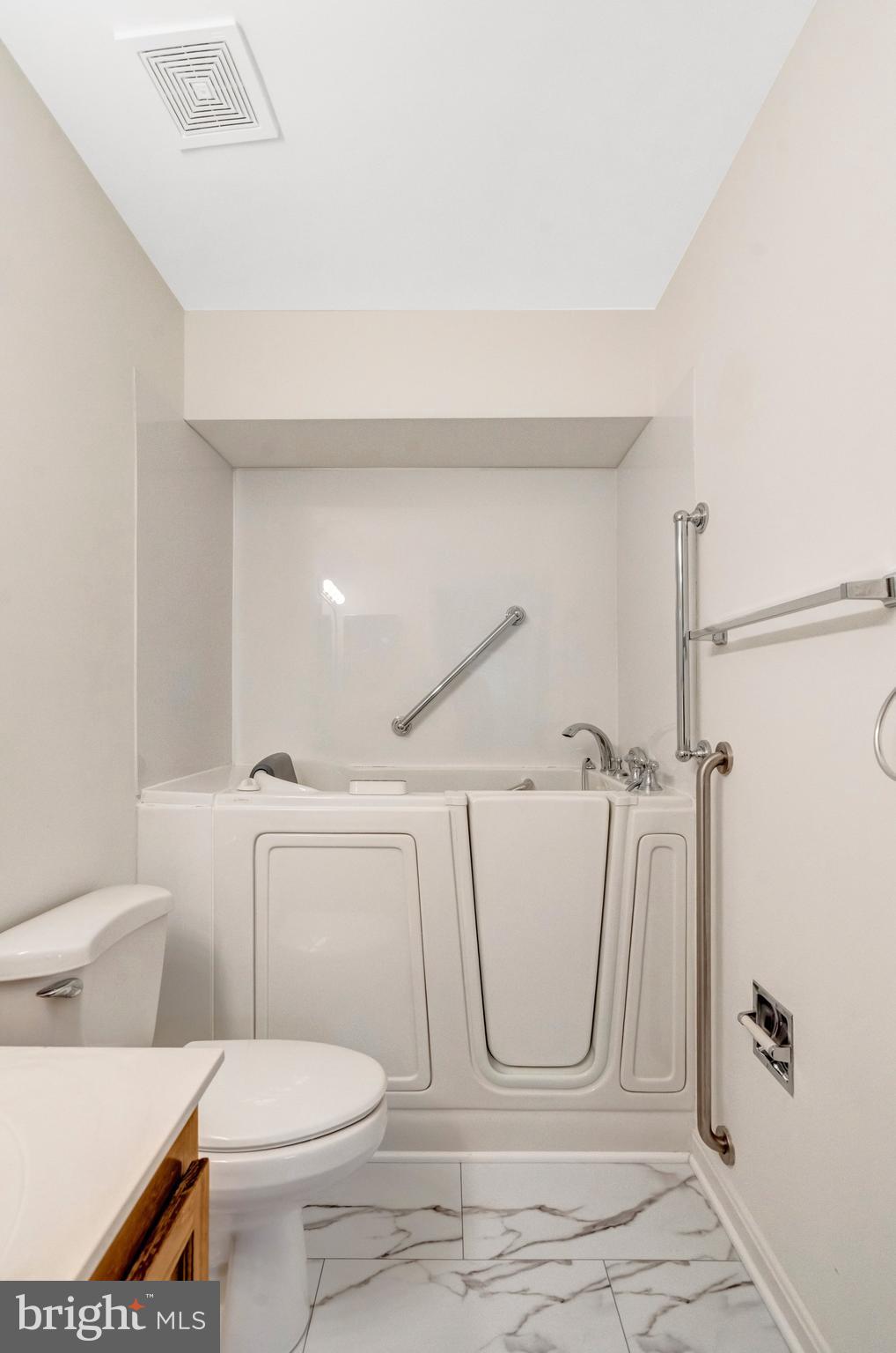 SARATOGA TOWNHOUSES - Residential