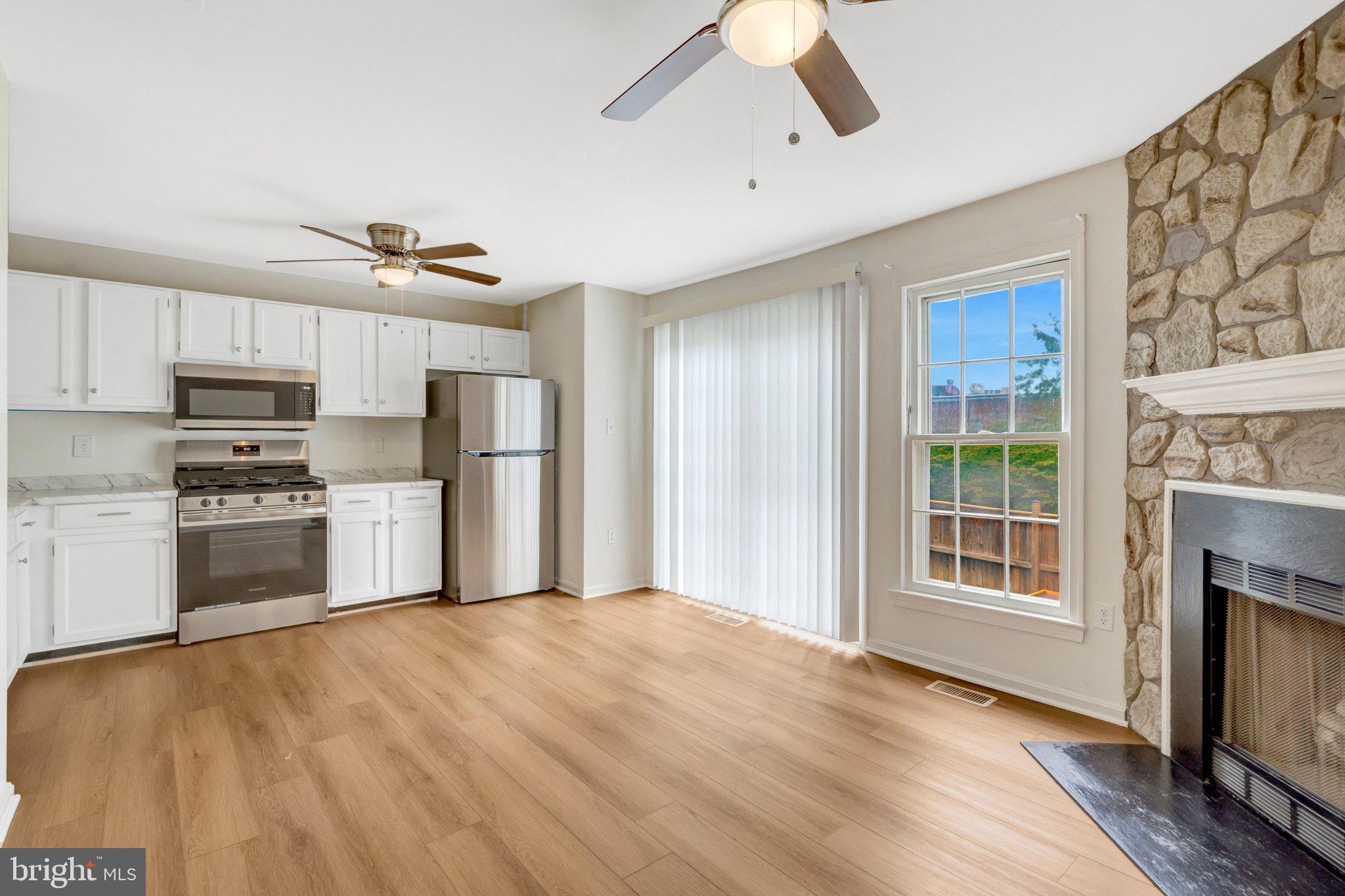 SARATOGA TOWNHOUSES - Residential