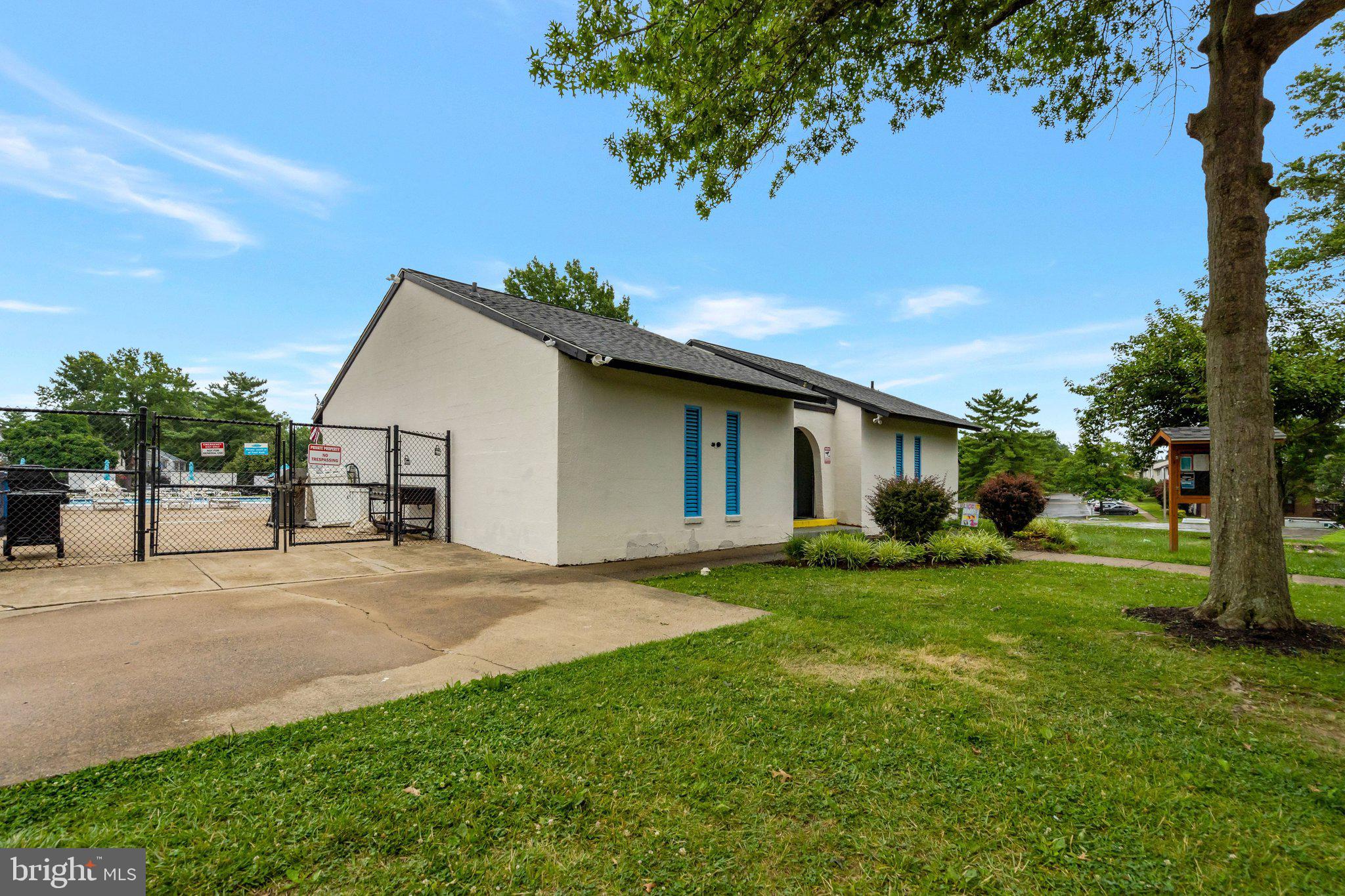 SARATOGA TOWNHOUSES - Residential