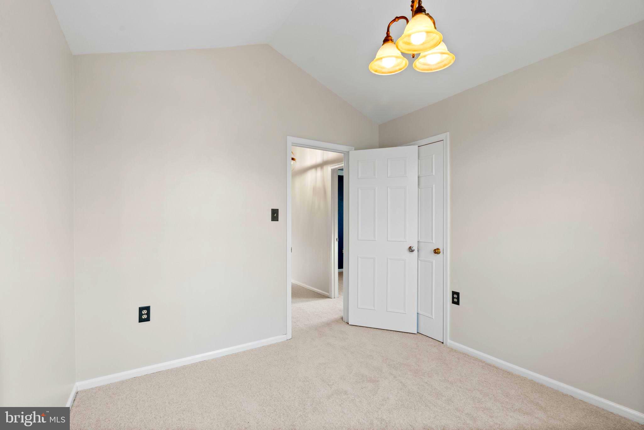 CHANTILLY HIGHLANDS - Residential