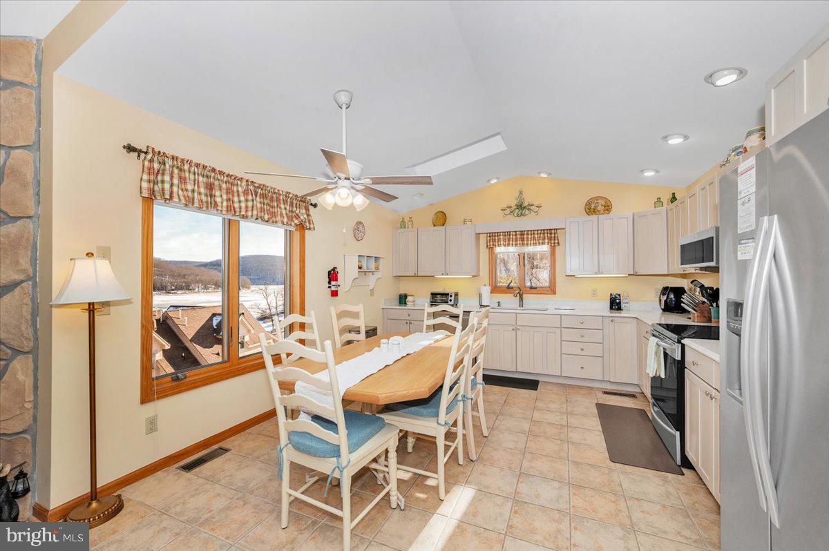 TRADERS LANDING - Residential
