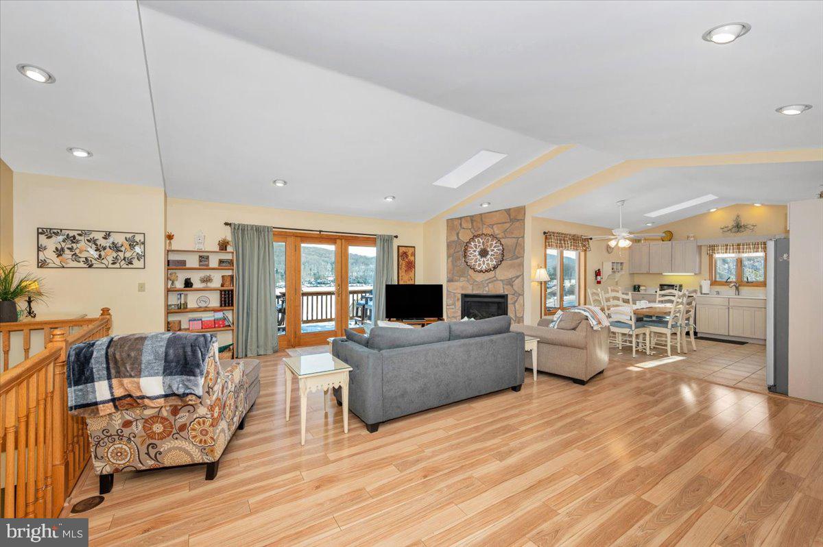 TRADERS LANDING - Residential