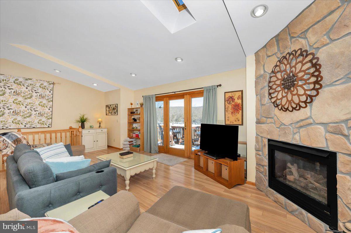 TRADERS LANDING - Residential