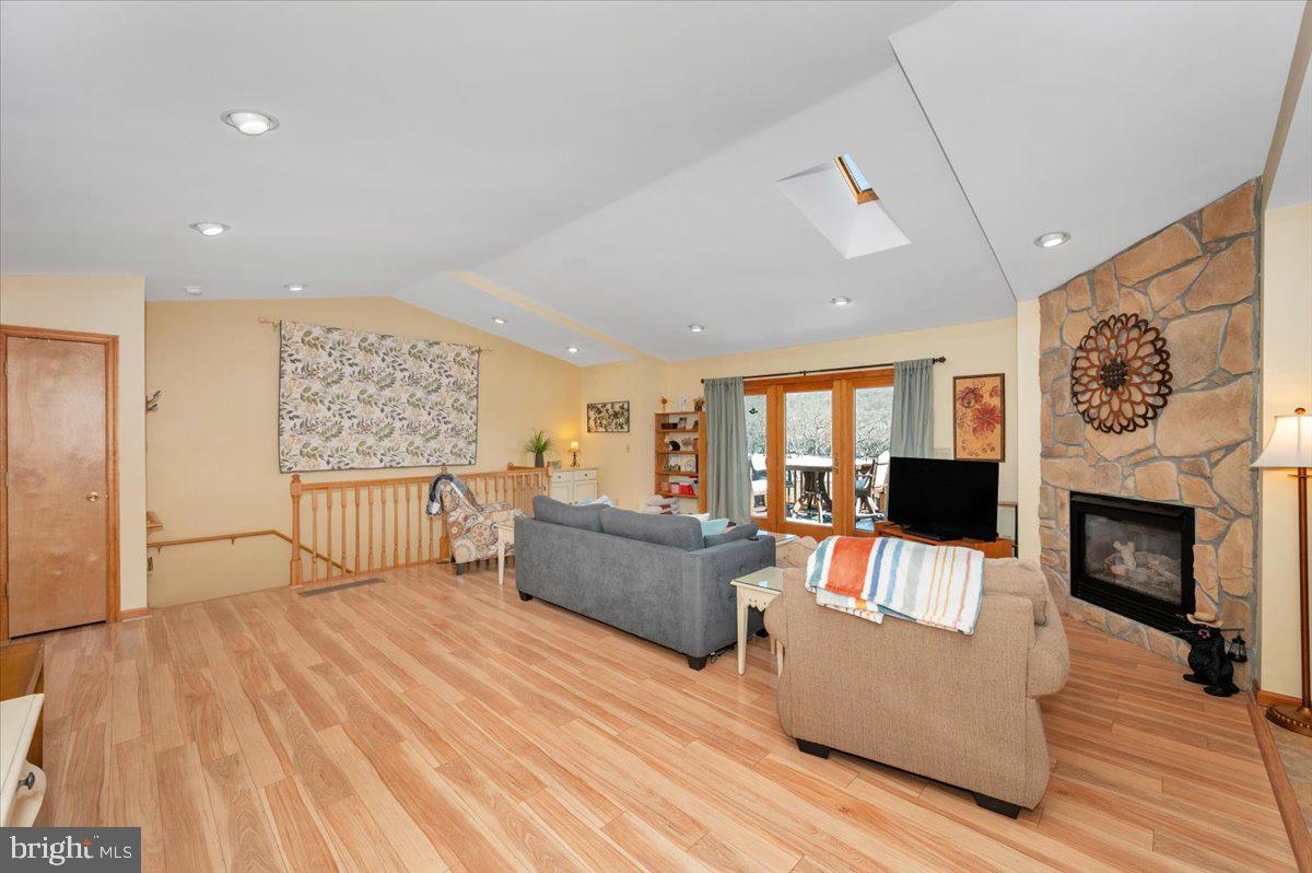 TRADERS LANDING - Residential