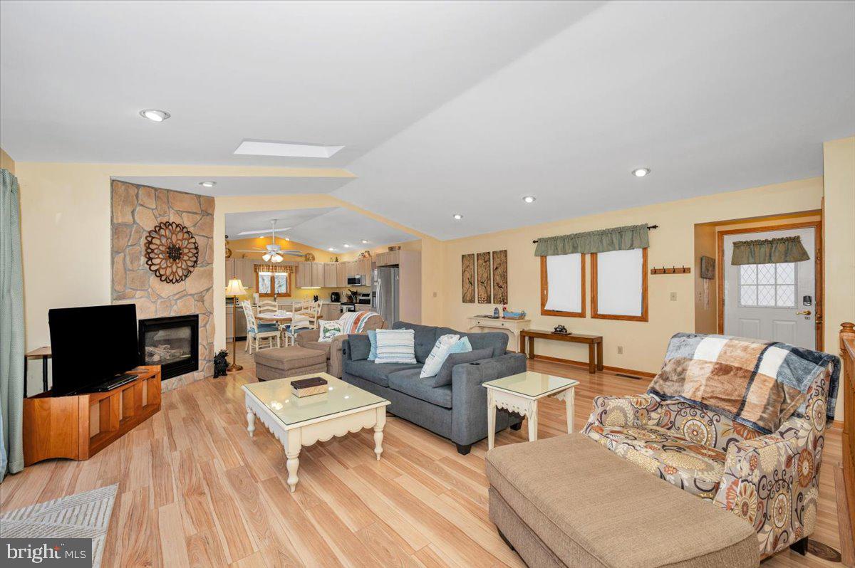 TRADERS LANDING - Residential