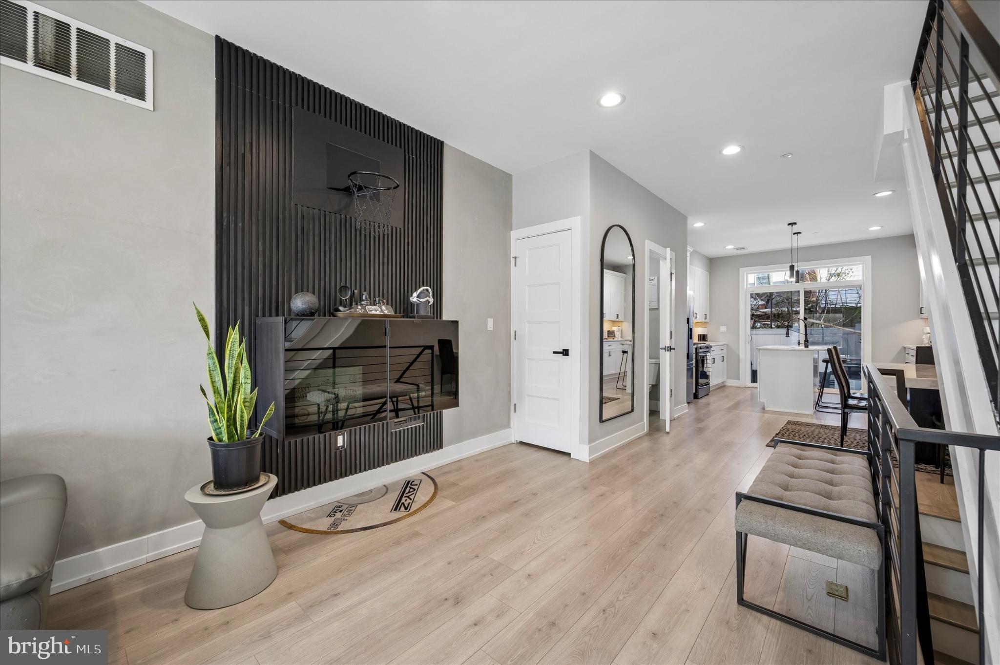 WEST KENSINGTON - Residential