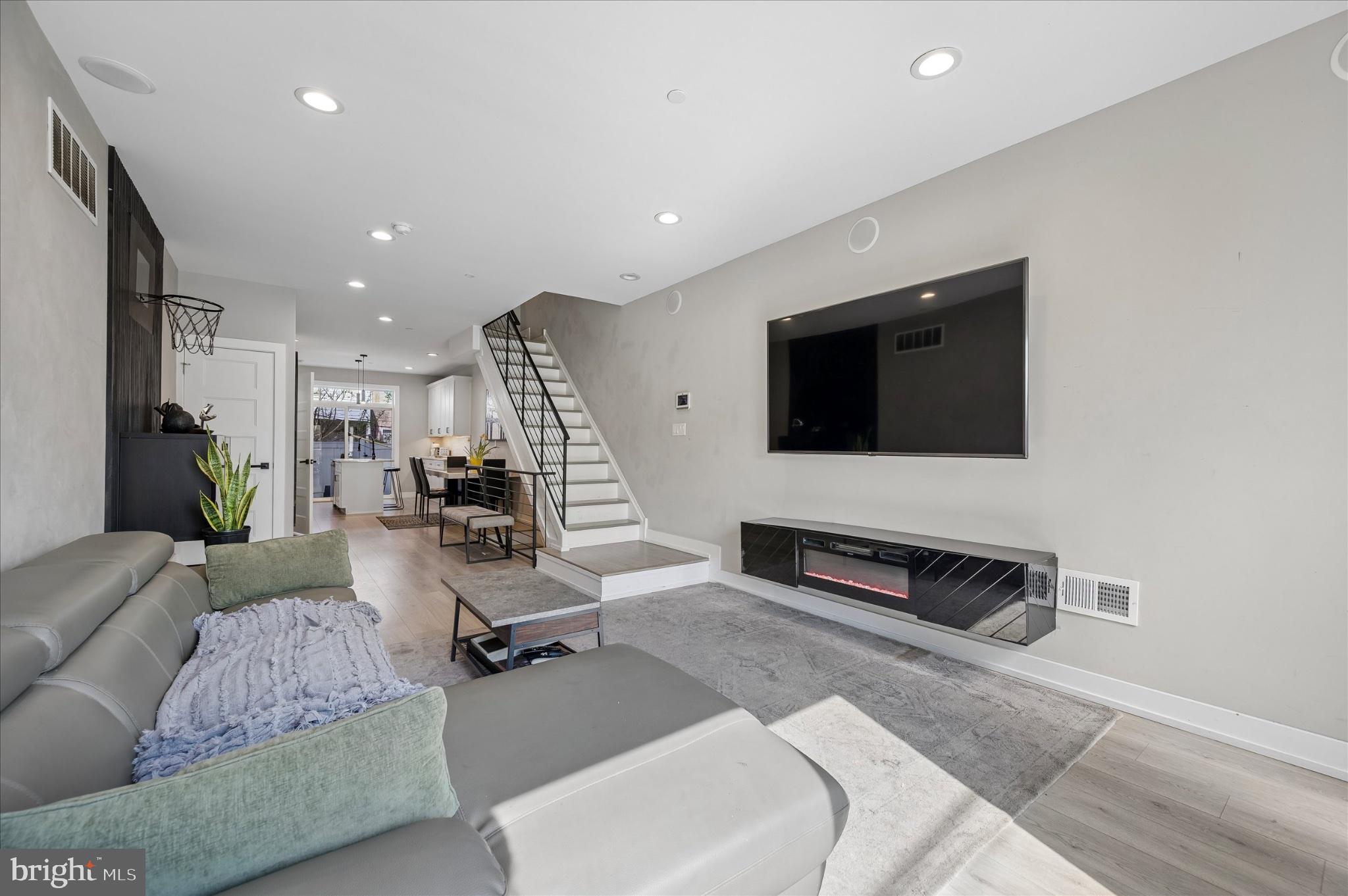 WEST KENSINGTON - Residential