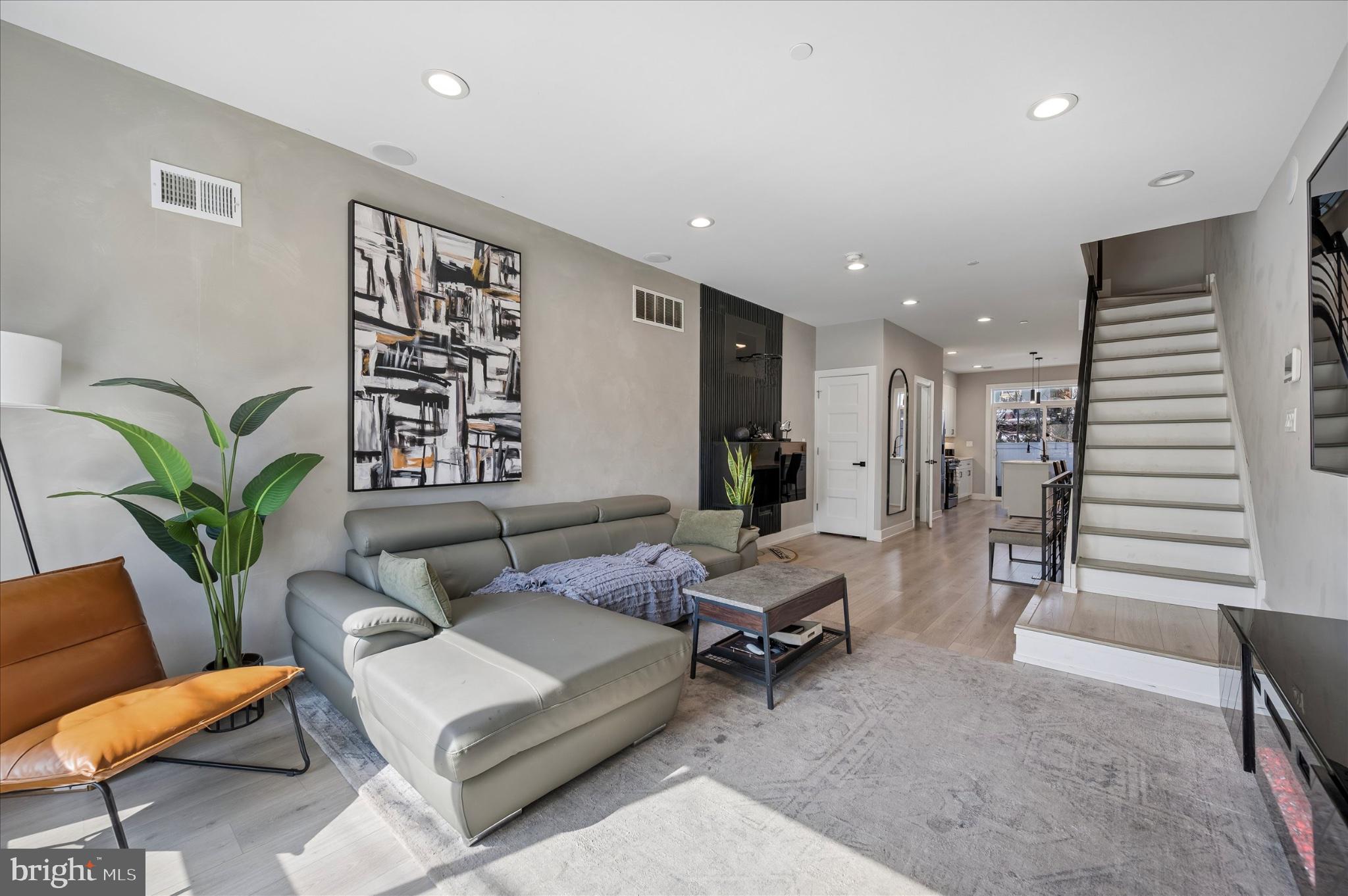 WEST KENSINGTON - Residential