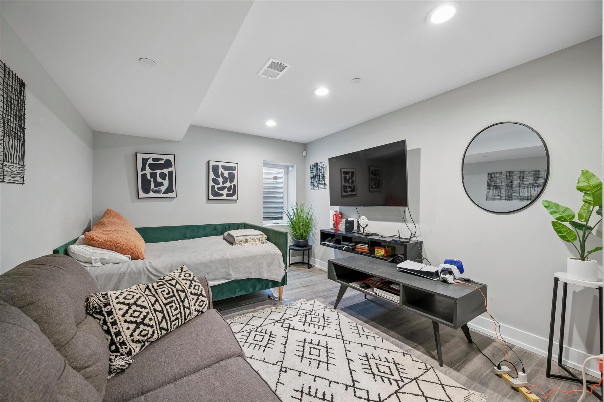 WEST KENSINGTON - Residential