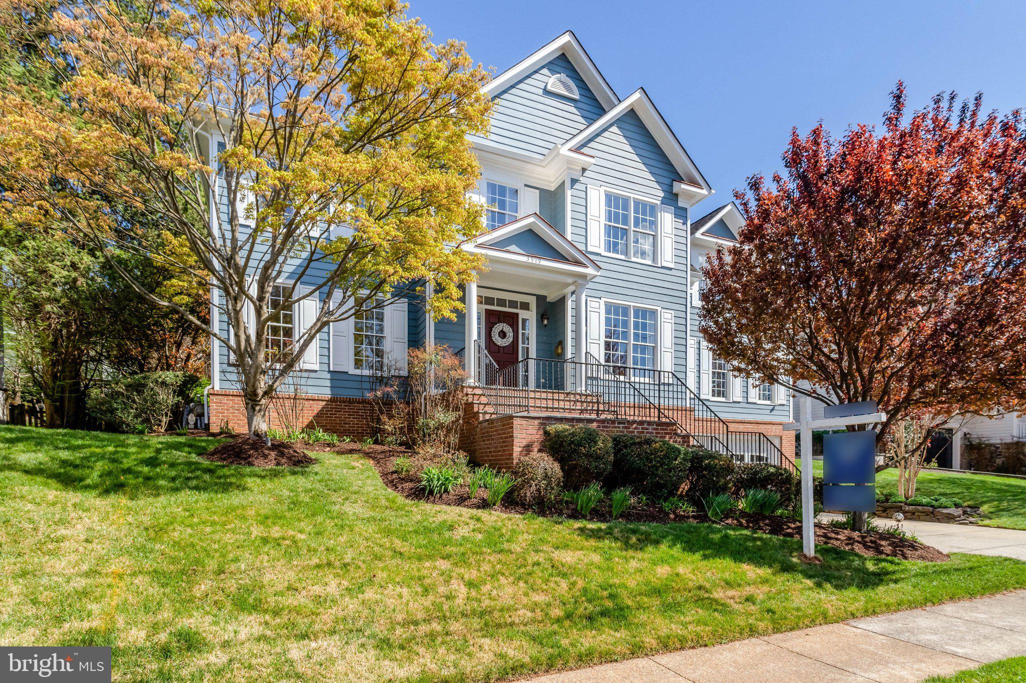 COUNTRY CLUB MANOR - Residential
