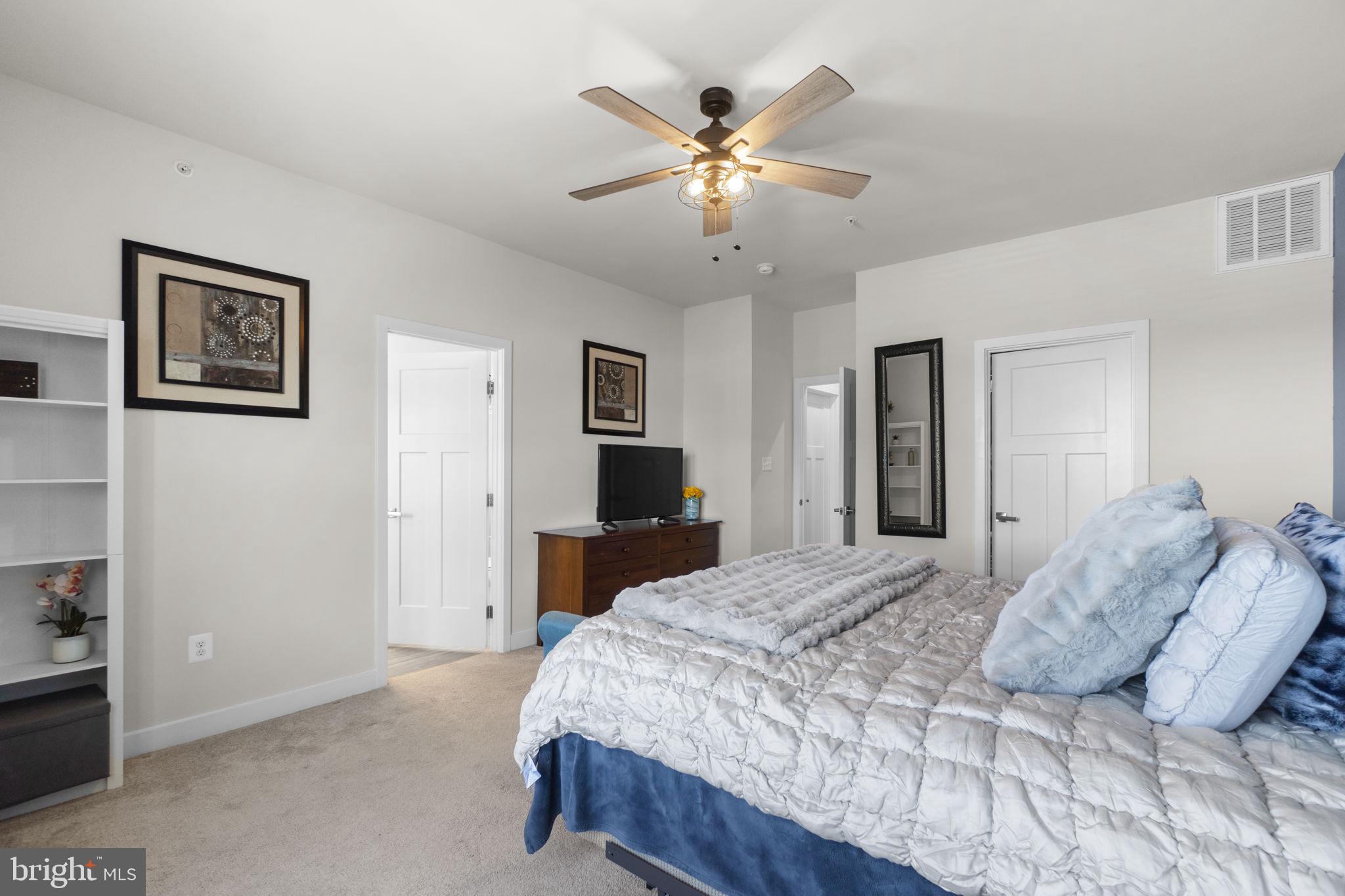 LAKE LINGANORE TOWN CENTER - Residential