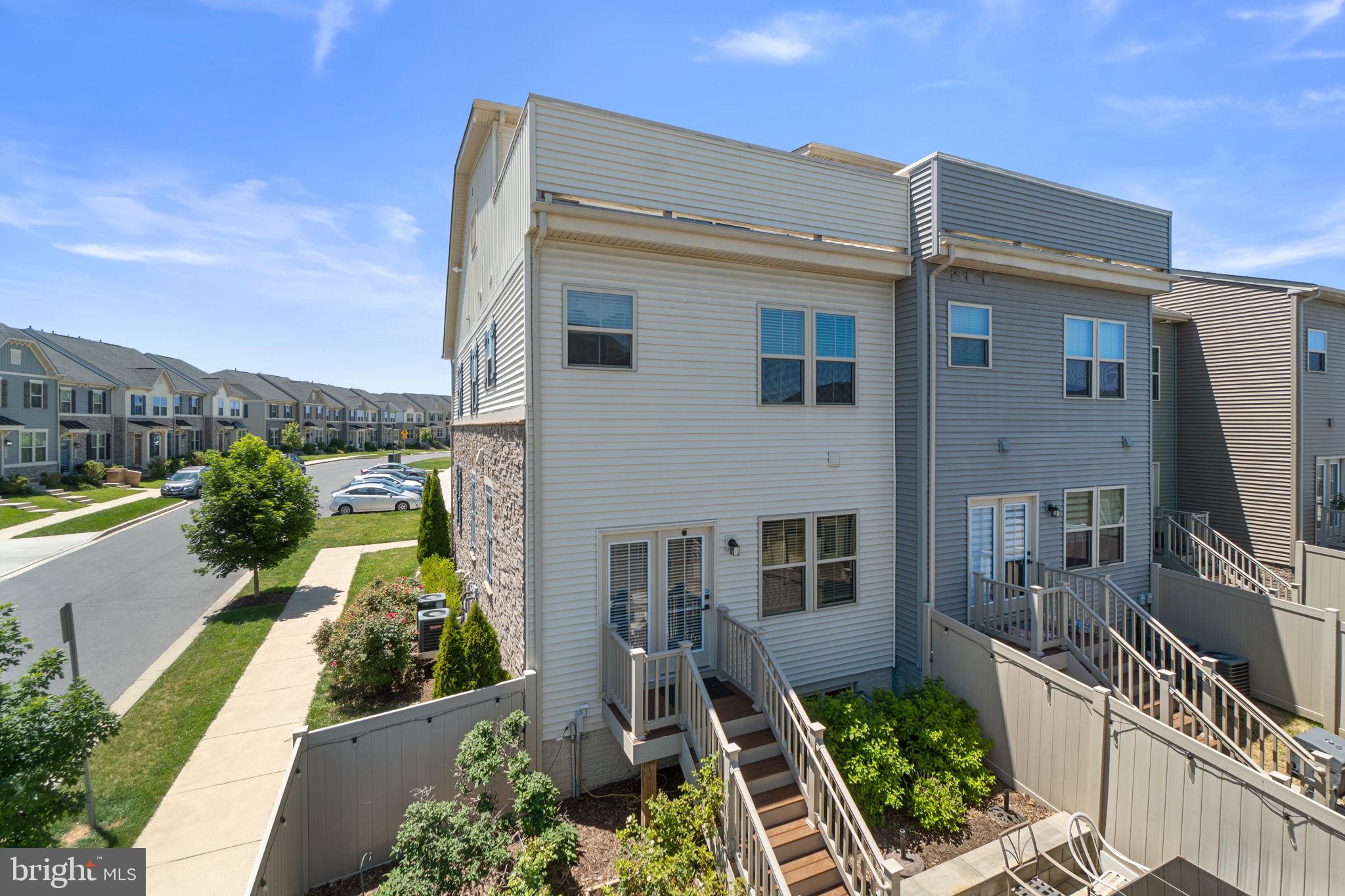 LAKE LINGANORE TOWN CENTER - Residential