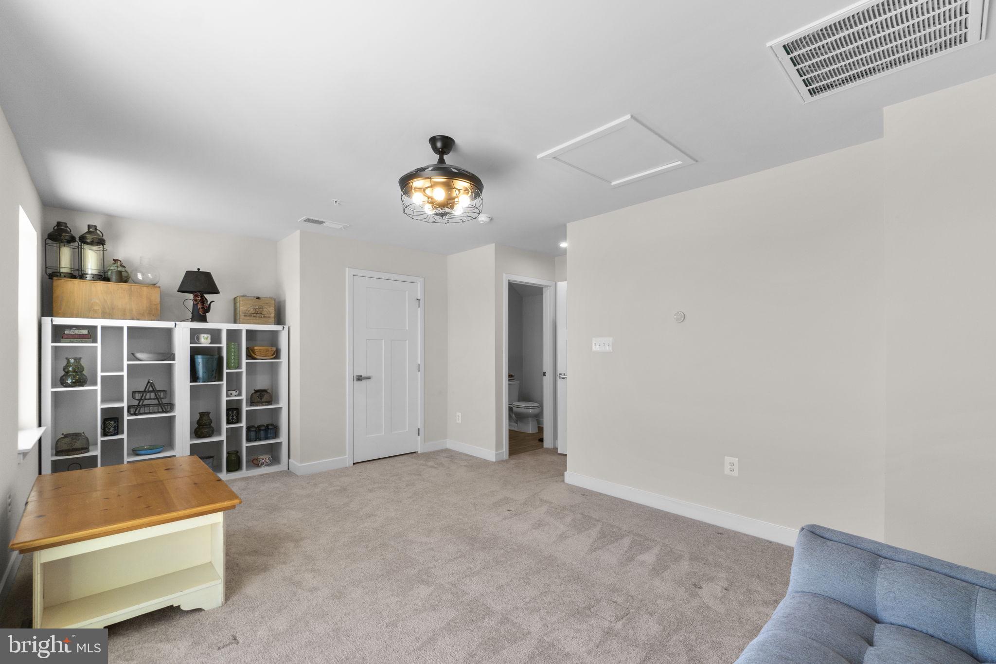 LAKE LINGANORE TOWN CENTER - Residential