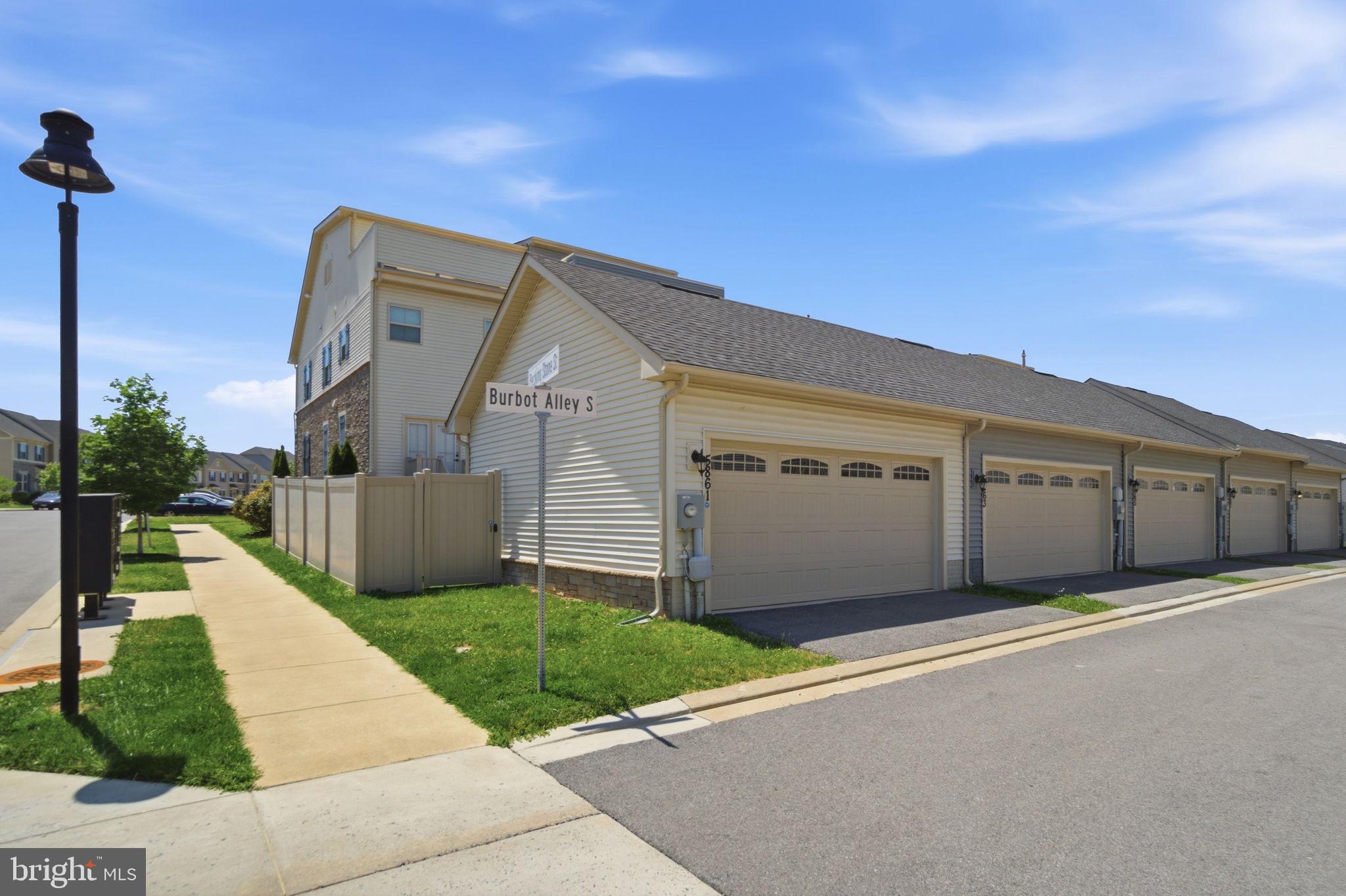 LAKE LINGANORE TOWN CENTER - Residential