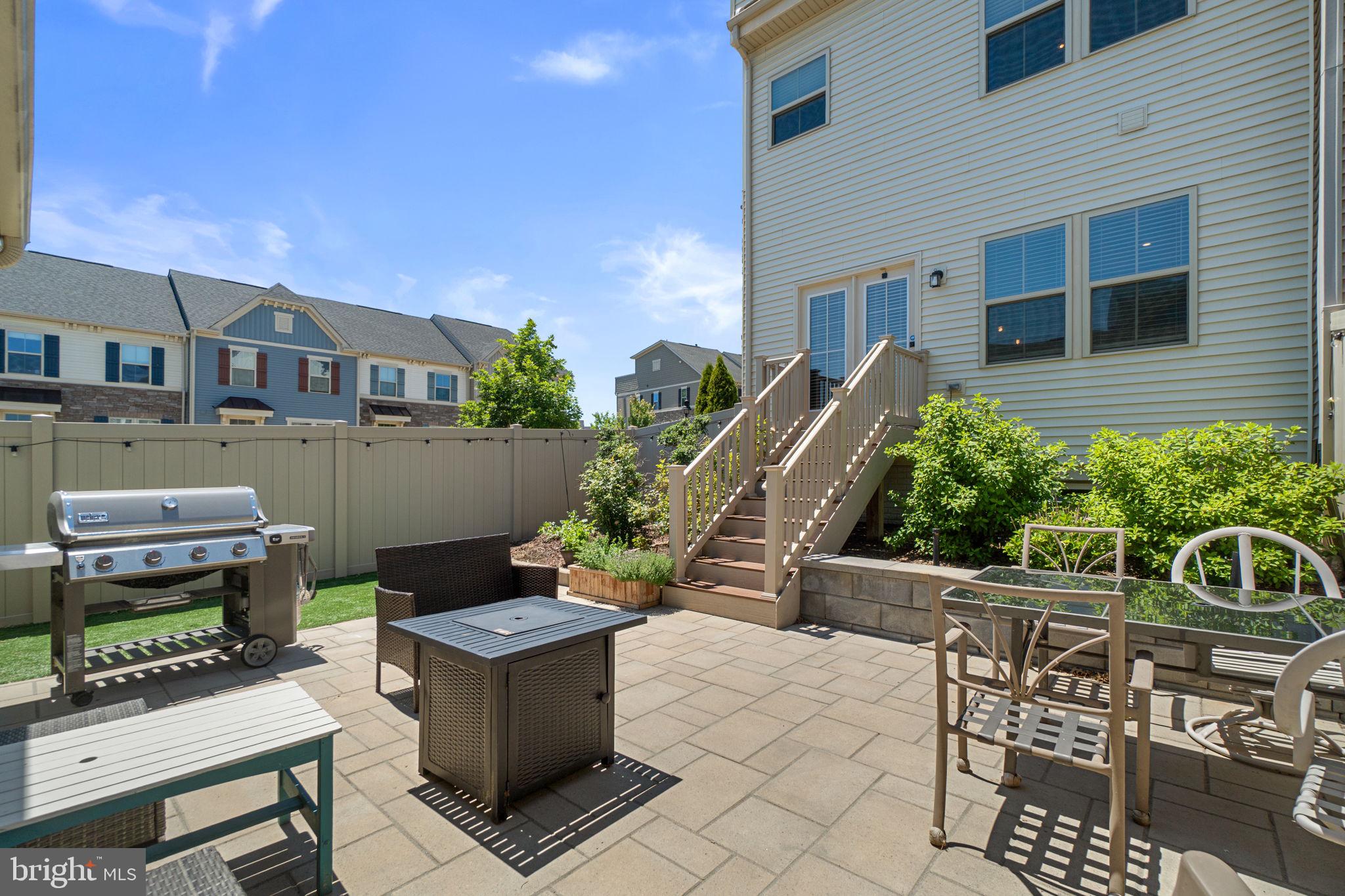 LAKE LINGANORE TOWN CENTER - Residential