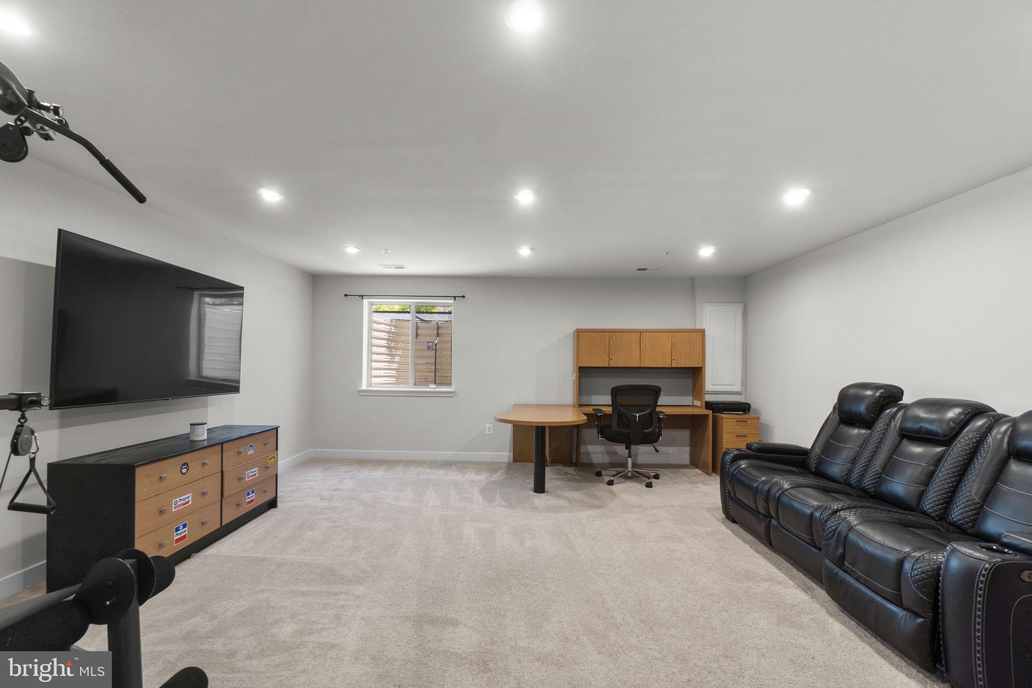 LAKE LINGANORE TOWN CENTER - Residential