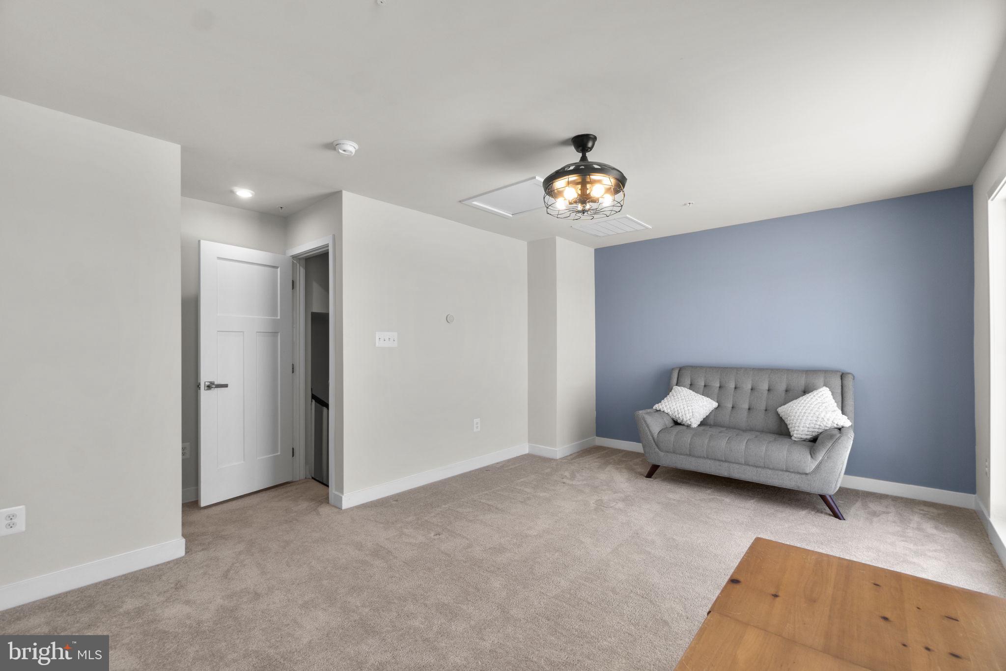 LAKE LINGANORE TOWN CENTER - Residential
