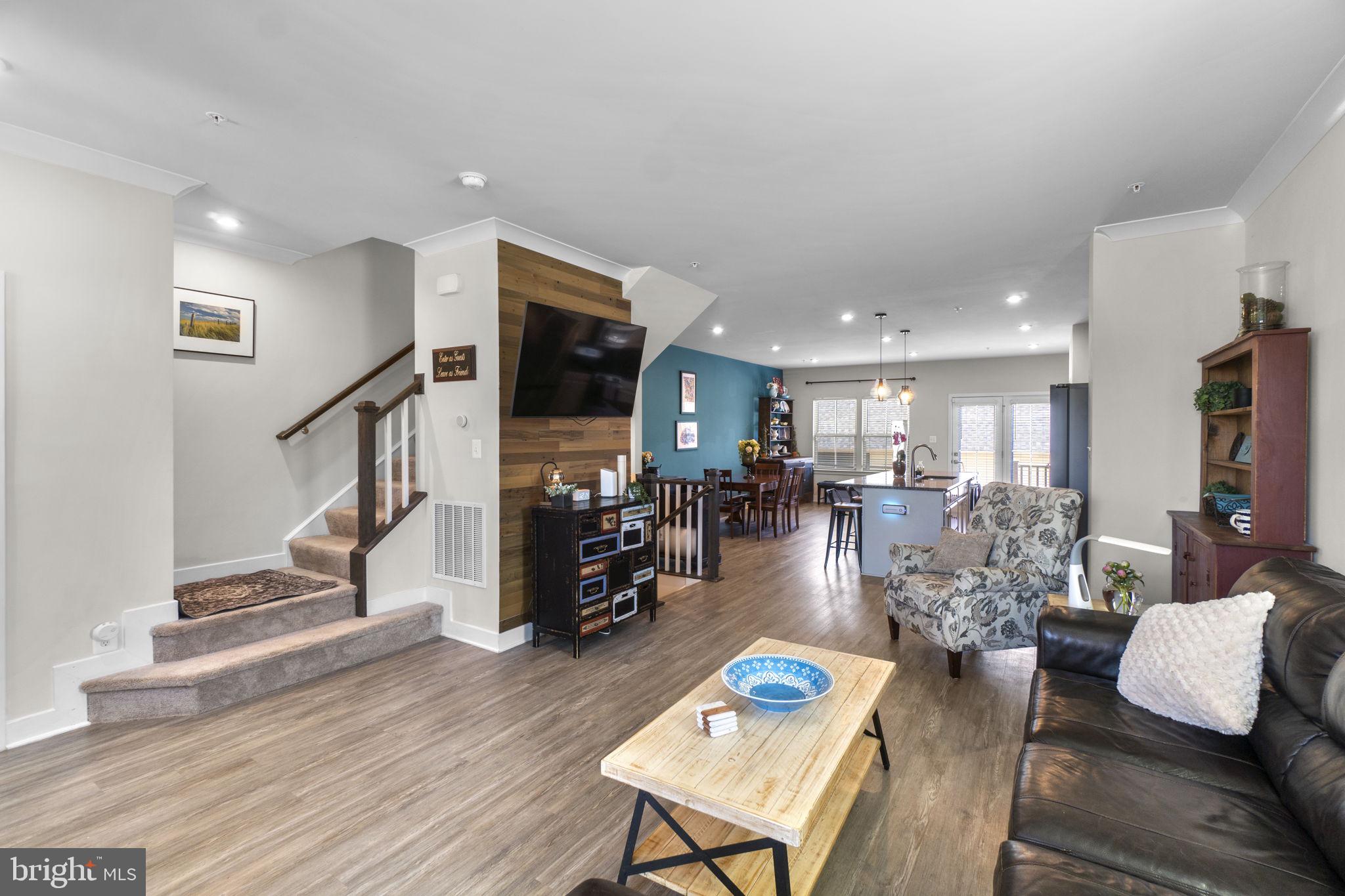 LAKE LINGANORE TOWN CENTER - Residential