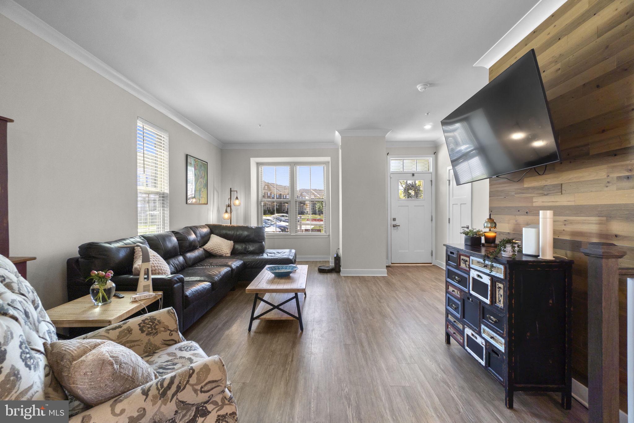 LAKE LINGANORE TOWN CENTER - Residential